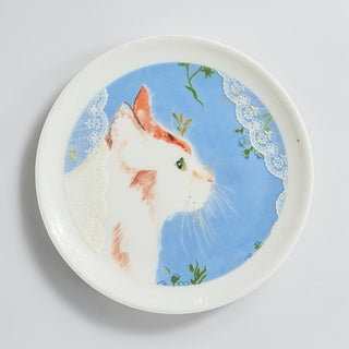 Her Good Eye decorative ceramic wall plate featuring a ginger and white cat illustration on a blue floral background.